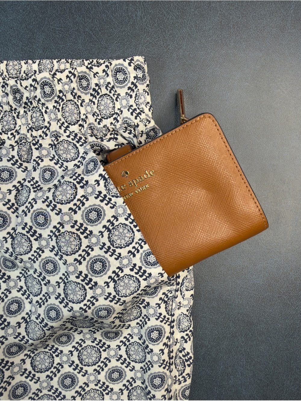 Joie Blue & White Geometric Medallion Print Drawstring Shorts - Size S - Picture 9 of 11